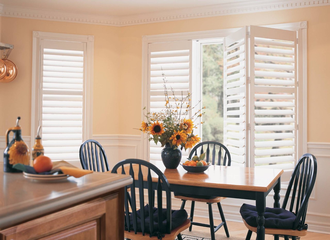 Hunter Douglas Palm Beach™ Polysatin™ Vinyl Shutters in a kitchen near Beachwood, Ohio, (OH)